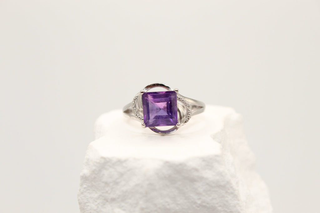 Elegant Amethyst Solitaire Ring